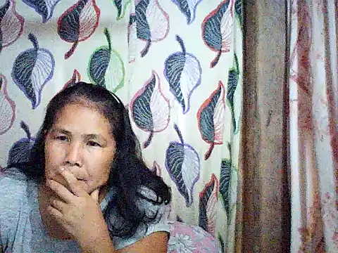 Snapshot of milagrose_rose chatting on 10.04.25 milagrose rose online show from 10.04.25