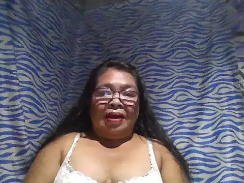 Snapshot of cris_tita chatting on 06.17.26 cris tita online show from 06.17.26
