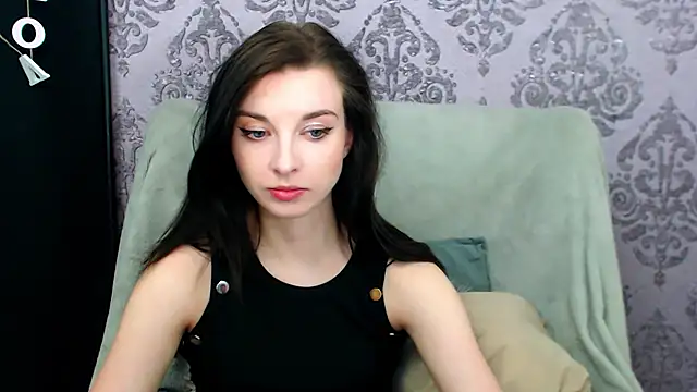 Snapshot of DominantLuna chatting on 05.04.26 DominantLuna online show from 05.04.26