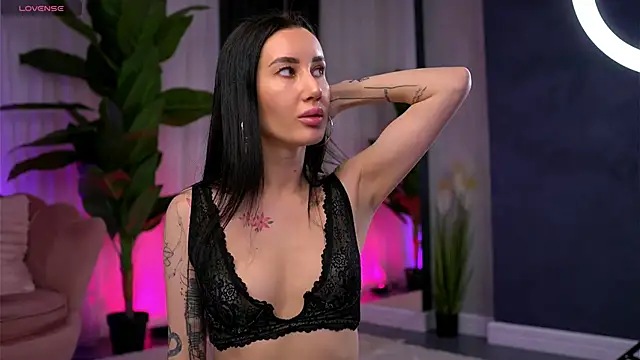 SerenaVelour online show from 11.17.25