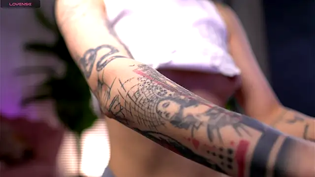 SerenaVelour online show from 11.29.25