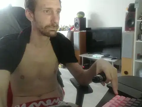 Snapshot of LoyalDoggie chatting on 06.17.26 LoyalDoggie online show from 06.17.26