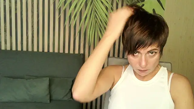 Snapshot of Ashley_Brookss chatting on 10.18.25 Ashley Brookss online show from 10.18.25