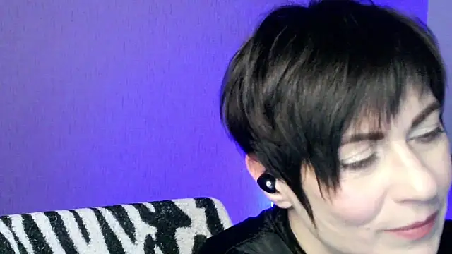 Snapshot of Ashley_Brookss chatting on 11.28.25 Ashley Brookss online show from 11.28.25