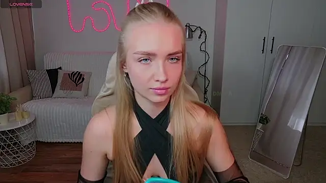 TessaGrays online show from 04.13.26