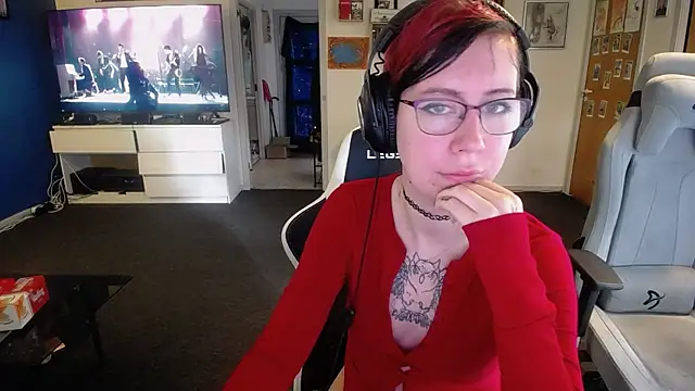 Snapshot of TattooedGirls chatting on 10.03.25 TattooedGirls online show from 10.03.25