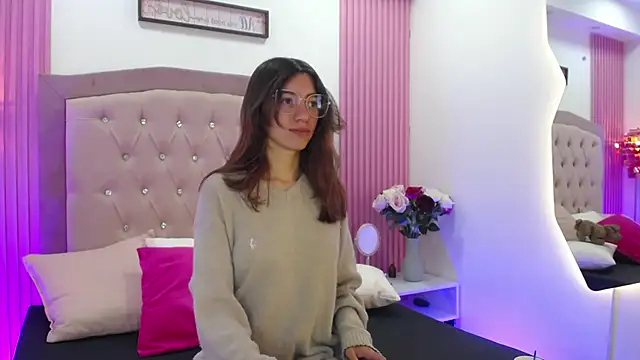 MarinetteLux online show from 03.12.26