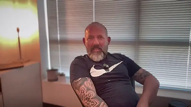 Snapshot of fuckadilf chatting on 05.03.26 fuckadilf online show from 05.03.26