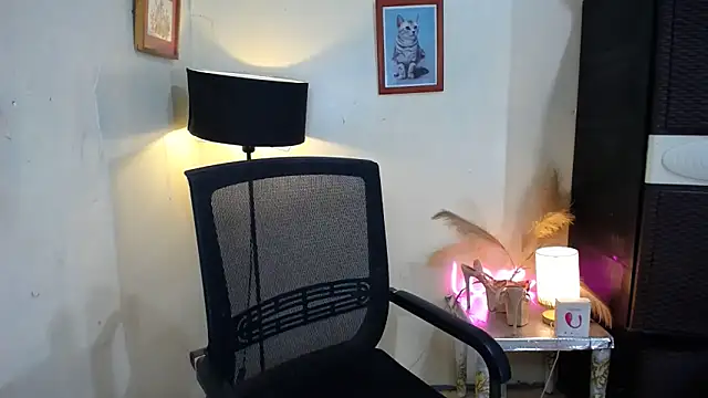 Kylaanne online show from 10.20.25