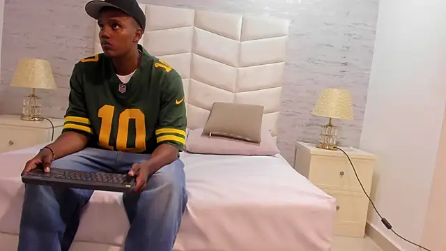 Snapshot of jax_black chatting on 11.08.25 jax black online show from 11.08.25