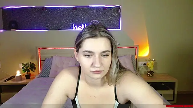 Snapshot of cutieblush chatting on 10.14.25 cutieblush online show from 10.14.25