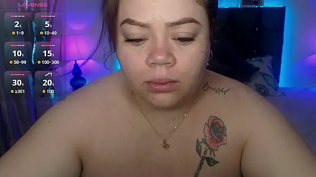 Snapshot of Michellx_hot2 chatting on 12.23.25 Michellx hot2 online show from 12.23.25