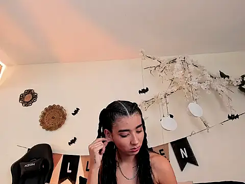 Snapshot of cloe_taylor__ chatting on 10.08.25 cloe taylor online show from 10.08.25