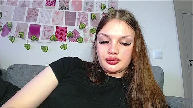 Snapshot of sashadeliii chatting on 10.02.25 sashadeliii online show from 10.02.25