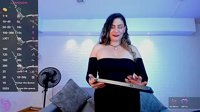 Snapshot of VenusCooper chatting on 03.04.26 VenusCooper online show from 03.04.26