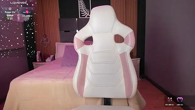 Emily Roberts9 online show from 10.31.25