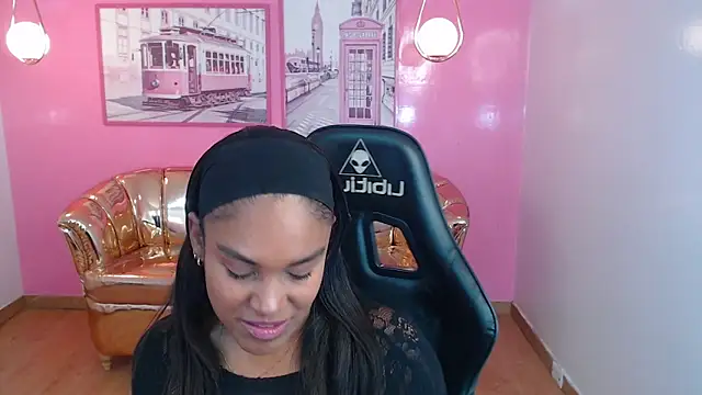 Snapshot of kamala_a chatting on 11.28.25 kamala a online show from 11.28.25