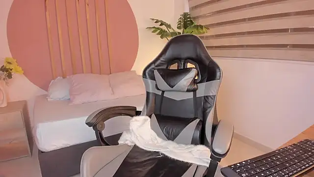 mia curry online show from 10.06.25