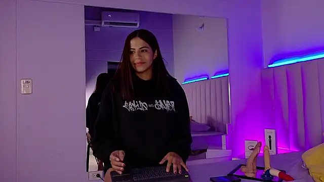 Snapshot of IamEvaGate chatting on 10.26.25 IamEvaGate online show from 10.26.25