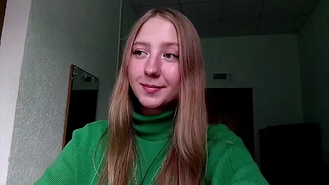 Snapshot of CarynFlaryn chatting on 10.01.25 CarynFlaryn online show from 10.01.25