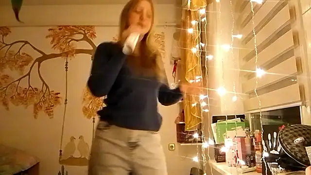 Snapshot of CarynFlaryn chatting on 10.15.25 CarynFlaryn online show from 10.15.25