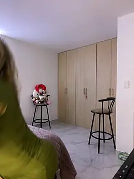 Snapshot of Zoe_riivas chatting on 10.15.25 Zoe riivas online show from 10.15.25