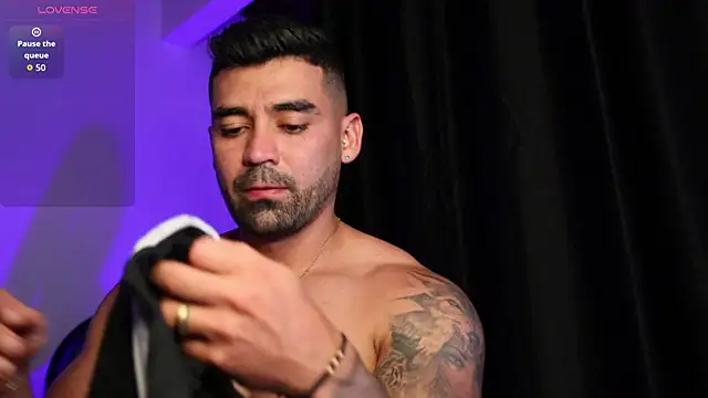 Snapshot of SOY_MIKE chatting on 10.11.25 SOY MIKE online show from 10.11.25