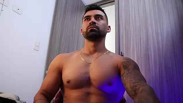 Snapshot of SOY_MIKE chatting on 11.19.25 SOY MIKE online show from 11.19.25