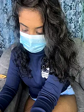 Snapshot of SukiyamaAsia chatting on 11.13.25 SukiyamaAsia online show from 11.13.25