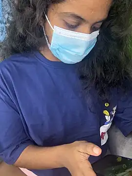 Snapshot of SukiyamaAsia chatting on 11.18.25 SukiyamaAsia online show from 11.18.25