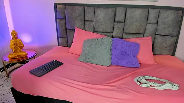 Xiomara Stwart online show from 10.06.25