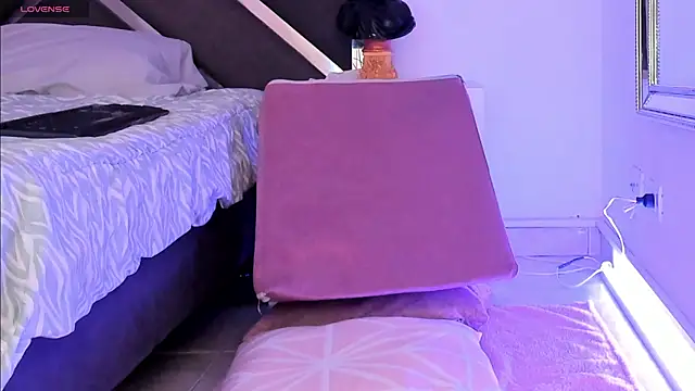 Snapshot of Neereth chatting on 10.04.25 Neereth online show from 10.04.25