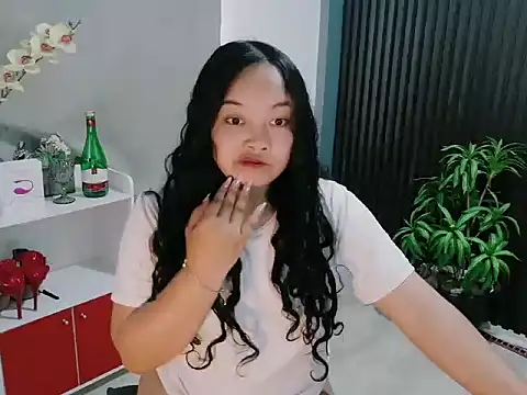 Snapshot of UrFavouriteCravings chatting on 02.04.26 UrFavouriteCravings online show from 02.04.26