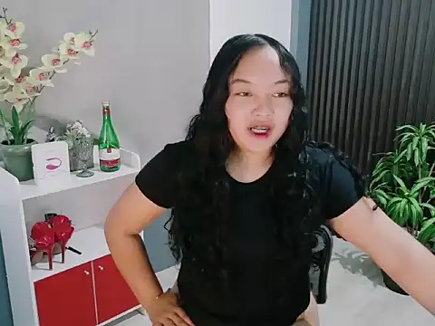 Snapshot of UrFavouriteCravings chatting on 02.05.26 UrFavouriteCravings online show from 02.05.26