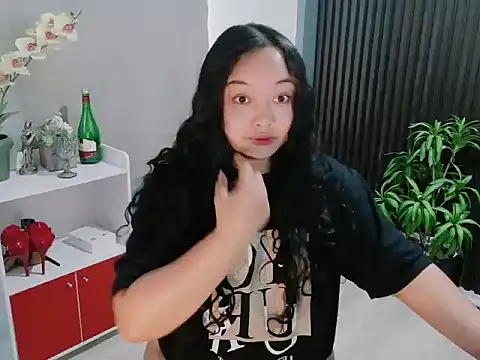 Snapshot of UrFavouriteCravings chatting on 02.06.26 UrFavouriteCravings online show from 02.06.26