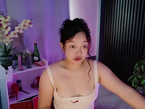 Snapshot of UrFavouriteCravings chatting on 02.17.26 UrFavouriteCravings online show from 02.17.26