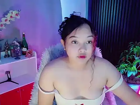 Snapshot of UrFavouriteCravings chatting on 03.05.26 UrFavouriteCravings online show from 03.05.26