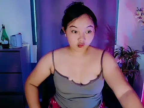 Snapshot of UrFavouriteCravings chatting on 04.06.26 UrFavouriteCravings online show from 04.06.26