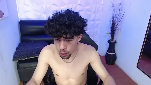 Snapshot of Liil_boy chatting on 10.07.25 Liil boy online show from 10.07.25