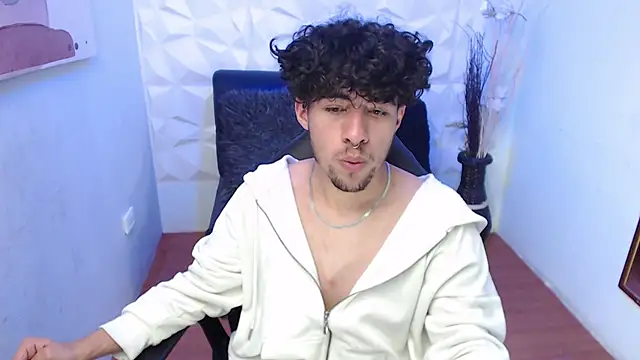 Snapshot of Liil_boy chatting on 11.21.25 Liil boy online show from 11.21.25