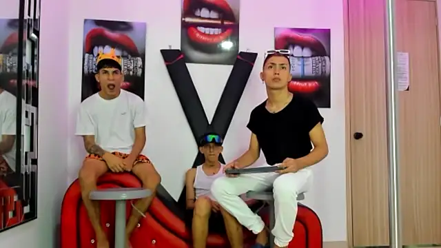 VERY HOT GUYS online show from 10.31.25