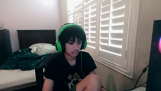 youngasianboy2007 online show from 10.24.25