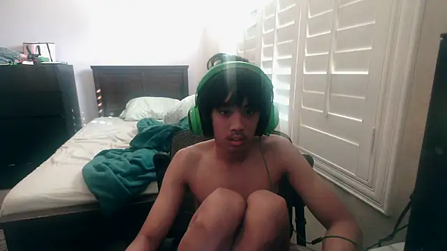 youngasianboy2007 online show from 10.31.25