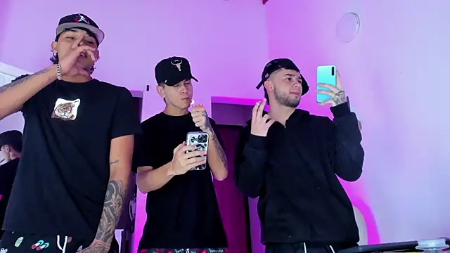 Snapshot of daddys_insanee chatting on 10.25.25 daddys insanee online show from 10.25.25