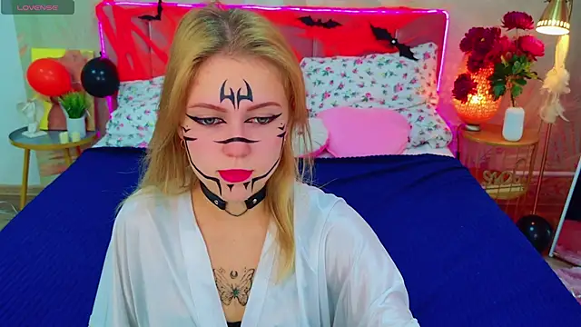 Snapshot of Stellahaart chatting on 10.26.25 Stellahaart online show from 10.26.25