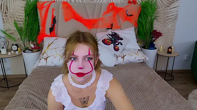 Snapshot of Stellahaart chatting on 10.31.25 Stellahaart online show from 10.31.25