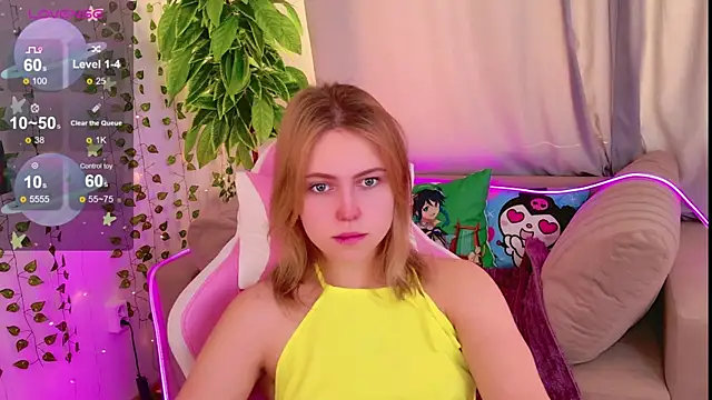 Snapshot of Stellahaart chatting on 11.28.25 Stellahaart online show from 11.28.25