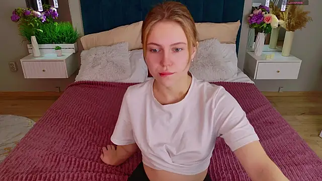 Snapshot of Stellahaart chatting on 12.04.25 Stellahaart online show from 12.04.25