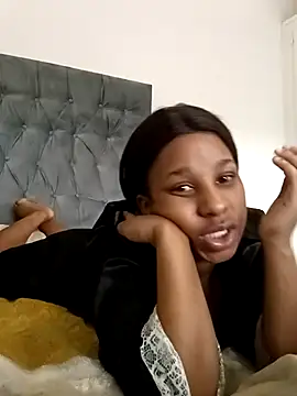 Snapshot of MissBubbles04 chatting on 10.12.25 MissBubbles04 online show from 10.12.25