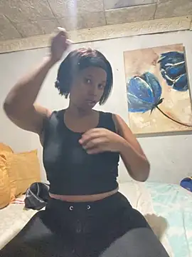 Snapshot of MissBubbles04 chatting on 11.02.25 MissBubbles04 online show from 11.02.25